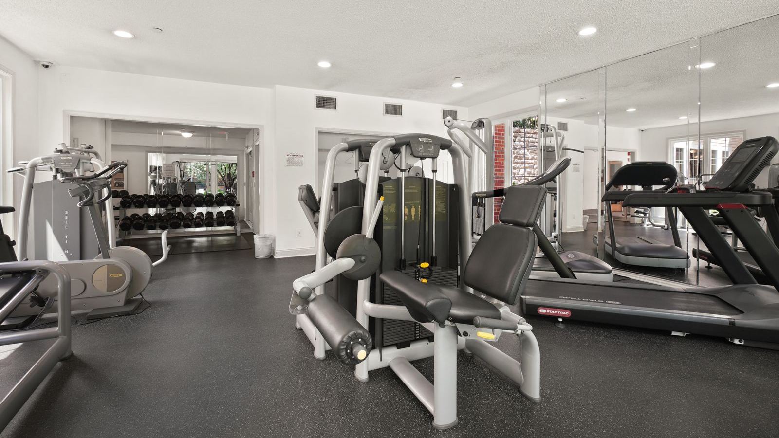 Sala de musculação da Astraz Fit
